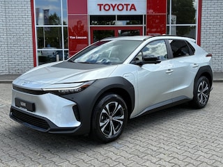 Toyota bZ4X DYNAMIC 71 kWh NL-AUTO NIEUW EN DIRECT LEVERBAAR!! BLIND-SPOT STOELVERW APPLE/ANDROID EL-ACHTERKLEP EL-STOEL PARK-SENSOREN KEYLESS