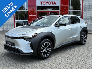 Toyota bZ4X DYNAMIC 71 kWh NL-AUTO NIEUW EN DIRECT LEVERBAAR!! BLIND-SPOT STOELVERW APPLE/ANDROID EL-ACHTERKLEP EL-STOEL PARK-SENSOREN KEYLESS