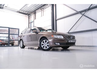 Volvo V70 1.6 T4 Momentum | Schuifdak | trekhaak | nieuwe D-riem | rijklaar | stoelverwarming | navigatie | cruise |