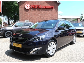 Peugeot 308 SW 130 Pk benzine *** AUTOMAAT * Luxe Allure * Panoramadak * Navigatie * Trekhaak * Automaat * Luxe Stoelen * Achteruitrij Parkeer Camera * Dodehoeksensoren * Vingerhoets; Vierde Generatie Eersteklas Service !
