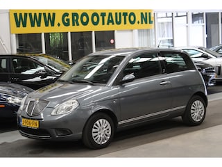 Lancia Ypsilon 1.4 Oro Airco, Stuurbekrachtiging