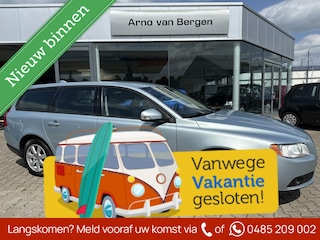 Volvo V70 2.0 Momentum, lederen interieur, climatronic, cruisecontrol, pdc, trekhaak, zeer nette auto afkomstig van de 2e eigenaar !