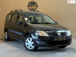 Dacia Logan 1.6 Lauréate/AIRCO/TREKHAAK/NETTE STAAT/RUIME GEZINSAUTO!