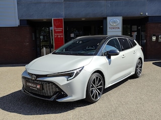 Toyota Corolla Touring Sports Hybrid 140 GR-SPORT NIEUW DIRECT LEVERBAAR! 18'' LM-VELGEN STOELVERW KEYLESS PARK-SENSOREN LED APPLE/ANDROID CAMERA NAVI