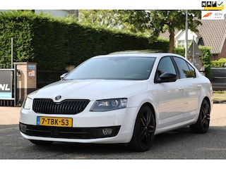 Skoda Octavia 1.2 TSI Greentech Elegance Businessline | NAVI | CLIMA | CRUISE | XENON | NAP | MOOIE GOED ONDERHOUDEN AUTO |