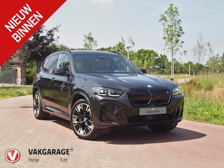 BMW iX3 High Executive Edition 80 kWh | Panoramadak | Trekhaak | Camera | Cruise Control | Sfeerverlichting |