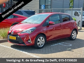 Toyota Yaris 1.5 Hybrid Design Red | Climate Control | Lichtmetalen velgen | Camera |