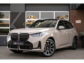 BMW X3 30e xDrive M Sport Pro | Panorama | Ventilatie | Head-Up | Iconic glow | H/K | Keyless | Trekhaak | 360° | Driving Ass. Plus | 20' Inch |