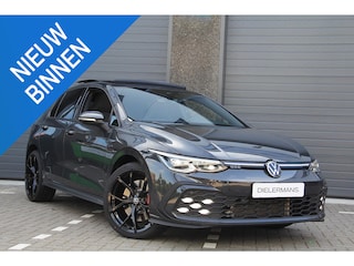 Volkswagen Golf 1.4 eHybrid GTE Pano | Bijenkorf verlichting + IQ lichten | 19' Estoril velgen | Bomvol | BTW Voertuig!
