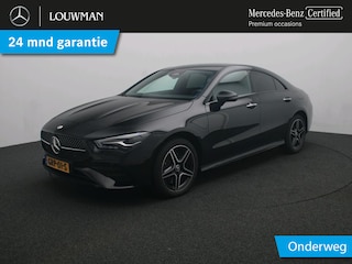 Mercedes-Benz CLA 250e AMG Nightpakket Keyless GO | Sfeerverlichting | Dode Hoek Ass | Stoelverwarming | Parkeerpakket met Camera | Car Play | Inclusief 24 maanden Mercedes-Benz Certified garantie voor Europa.