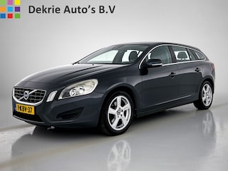 Volvo V60 1.6 T3 Momentum / Navi / Cruise-ctr / Lmv / Airco / Afn.trekhaak / Parkdistance / Apk nieuw