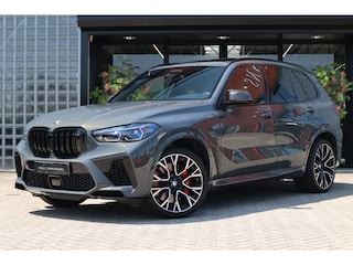 BMW X5 Competition | Dravitgrau, Bowers&Wilkins, Carbon interieur, Night Vision, Massage, Entertainment, Driving Assist. Professional, Trekhaak, Panoramadak, Zitklima, Stuurverwarming