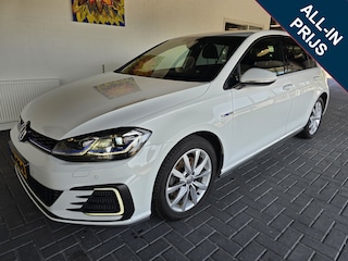 Volkswagen Golf 1.4 TSI PHEV GTE / Dealer Onderhouden / Stoelverwarming / LED Koplampen