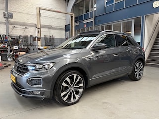 Volkswagen T-Roc 1.5 TSI 150pk Sport Business R | Schuif- Kanteldak | Navigatie | Apple carplay / Android auto | Camera | Beats audio | Blis | NAP | Rijklaar prijs!