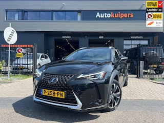 Lexus UX 250h Comfort Line | Met o.a. elektrische achterklep, achteruitrijcamera, navigatie, stoelventilatie en verwarming!