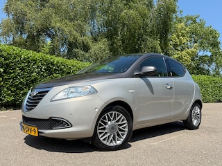Lancia Ypsilon 0.9 TwinAir Platinum Automaat | 1e Eigenaar | Leder | Navi | Clima | 15" Velgen | PDC | Cruise | LED |