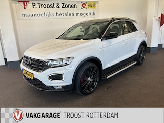 Volkswagen T-Roc 1.5 TSI Sport Business R | Automaat | Digital dashboard | Stoel+Stuurverwarming | Adaptieve cruise control | Climate control | Achteruitrijcamera | Adaptief onderstel | Navigatie | Apple carplay | Elek. inklapbare spiegels