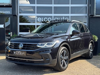 Volkswagen Tiguan 1.5 TSI Life Business / Pano / IQ Light / Trekhaak