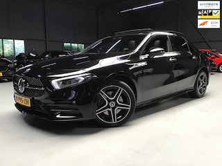 Mercedes-Benz A-klasse 250 e Premium Plus I AMG Line I Pano I V-Cockpit I Ambiance I Carplay I NL I HU I 360Cam I Keyless I Leder.