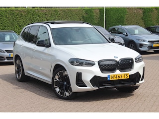 BMW iX3 High Executive 80 kWh / Panoramadak / 360Camera / Head-up / 20'' / Leder / Harman Kardon / Sfeerverlichting / Dodehoek / DAB / Stoelverwarming / ACC