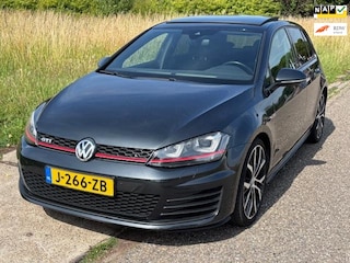 Volkswagen Golf 2.0 TSI GTI 5-Drs Automaat (220 PK) ECC Navi LMV 19" Sportstoelen Cruisecontrol Panoramadak Dealeronderhoud Nw Apk