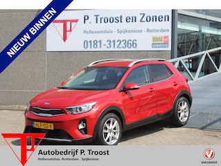 Kia Stonic 1.0 T-GDi DynamicLine Navigatie/Climate control/Cruise control/Achteruitrijcamera/Apple carplay/Stoelverwarming/Stuurverwarming/Parkeersensoren/Lane assist/DAB/17'' Lichtmetalen velgen.