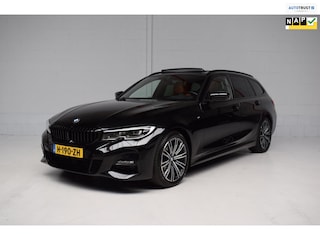 BMW 3-serie Touring 320d 190PK AUT M-SPORT ORG.NED / PANORAMADAK / CAMERA / LEER / CARPLAY / SFEERVERLICHTING / NAP