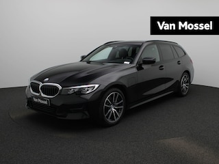 BMW 3-serie Touring 320e High Executive | NAVIGATIE | HEAD-UP DISPLAY | HARMAN KARDON | ACHTERUITRIJCAMERA | STUURVERWARMING | STOELVERWARMING | SFEERVERLICHTING | LEDEREN BEKLEDING | ELEKTRISCHE ACHTERKLEP | INKLAPBARE TREKHAAK | MEMORY STOELEN |