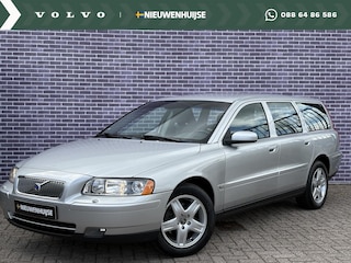 Volvo V70 2.4 Momentum | Young timer| Stoelverwarming | Trekhaak | Spoiler | Bluetooth | Nederlandse auto |