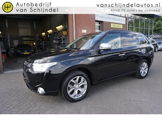 Mitsubishi Outlander 2.0 PHEV INSTYLE DEC 2013 1E EIGENAAR ORIGINEEL NEDERLANDS SCHUIF/KANTELDAK CAMERA TREKHAAK NAVI ECC AIRCO CRUISECONTROL PARKEERSENSOREN LED BLUETOOTH LMV ENZ...