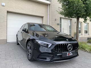 Mercedes-Benz A-klasse 180 AMG Aut Panoramadak SportLeder Widescreen Distronic AmbientLight Keyless Led 360Camera 18" Pdc