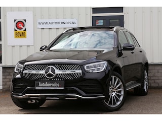 Mercedes-Benz GLC 300e 4MATIC Plug in hybride PHEV AMG*Perfect Onderh.*Pano/Burmester/Digi.Klokken/Treeplanken/LED/Apple Carplay-Android/Act.Remass./Elek. Achterklep/Parkeersens.V+A/19 inch LM*