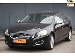 Volvo S60 1.6 T3 Kinetic navigatie/Parkeersensor/17"inch lmv/Apk 05-2026