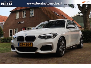 BMW M135i xDrive Aut. | Volledige Historie | Schuifdak | Facelift | Stoelverwarming | Full Led | Alcantara | NAP |