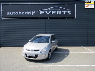 Hyundai i20 1.4i DynamicVersion Apk 16-03-2026 zeer mooie en goed onderhouden auto nu scherpe meeneem prijs