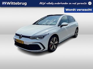 Volkswagen Golf 1.4 eHybrid 245pk DSG GTE / Panoramadak / 18" LMV / Navi / IQ LED Matrix / Camera / Keyless / Alarm / Stuur en Stoelverwarming / Trekhaak