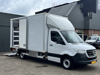 Mercedes-Benz Sprinter 311 2.2 CDI MARGE BTW VRIJ!! Bakwagen 750kg laadklep zijdeur Airco cruise controle Telefoonverbinding Navigatiesysteem Apple carplay Camera 2-Persoons bakwagen verhuiswagen Meubelbak euro 6