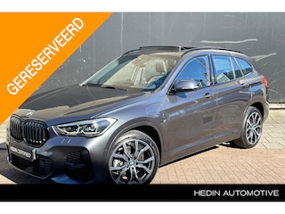 BMW X1 xDrive25e High Executive | M-Pakket | 19'' LMV | Trekhaak | Panorama Dak | Adaptief Cruise Control | Achteruitrijcamera |