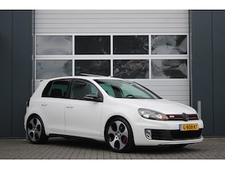 Volkswagen Golf 2.0 GTI Clima/Cruise/Stoelverwarming/Schuifdak/PDCv+a/Navi/Bluetooth/RadioCD.AUX/18"LM/ZwarteHemel/APK:18-06-2026