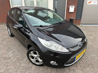 Ford Fiesta 1.4 Ghia / PDC / Airco / 5DRS / AUX / LM
