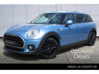Mini Clubman 1.5 Cooper Chili Business Plus | 1 jaar BOVAG-garantie | Camera | Parkeersensoren | Trekhaak (afneembaar) | All-Season Banden | Harman Kardon