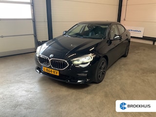 BMW 218i Business Edition | Sport-Line | LED | Navi | Clima | Sportstoelen | Parkeersensoren V+A | Cruise Control | Lichtmetalen Velgen