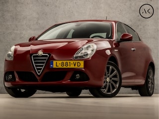 Alfa Romeo Giulietta 1.4 T Distinctive (CLIMATE, XENON, CRUISE, SPORTSTOELEN, LM VELGEN, PARKEERSENSOREN, NIEUWE APK, NIEUWSTAAT)