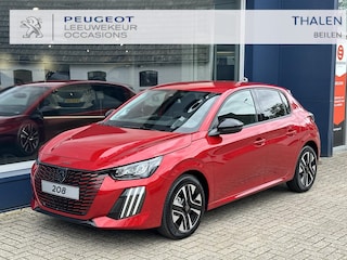 Peugeot 208 1.2 Turbo 100 PK Allure | € 5200 DEMO korting | Nieuwste Model | 2025 Auto | Stoelverwarming | Navigatie via Telefoon | LED Verlichting | Parkeersensoren | Privacy Glas | Half Lederen Bekleding | Lichtmetalen Velgen |