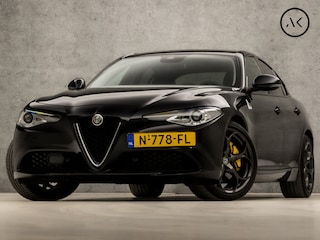 Alfa Romeo Giulia 2.0T Sport 202Pk Automaat (APPLE CARPLAY, GROOT NAVI, CAMERA, ADAPTIVE CRUISE, LEDEREN SPORTSTOELEN, KEYLESS, GETINT GLAS, XENON, NIEUWE APK, NIEUWSTAAT)