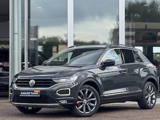 Volkswagen T-Roc 1.5 TSI Sport | Stoelverwarming | Trekhaak | Apple CarPlay