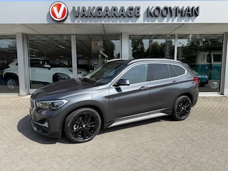 BMW X1 xDrive25e plugin xLine | 220PK | Vleder | Pano | Camera