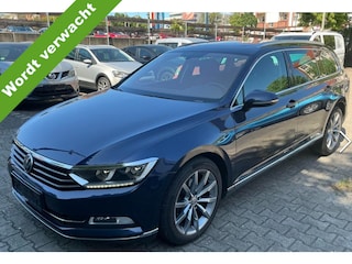 Volkswagen Passat Variant 1.8 TSI 180PK Highline | Pano | ACC | Massage stoelen | Elec trekhaak