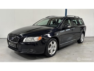 Volvo V70 2.5T Momentum AUTOMAAT/XENON/YOUNGTIMER