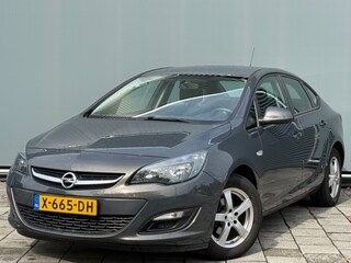 Opel Astra NOTCHBACK BWJ 12-2015 | 1.6I 116PK Edition | AIRCO | CRUISE | PDC | LICHTMETAAL | RADIO/CD |